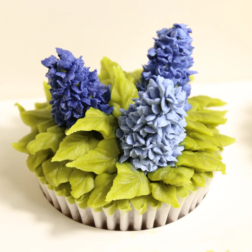 Hyacinth cupcake